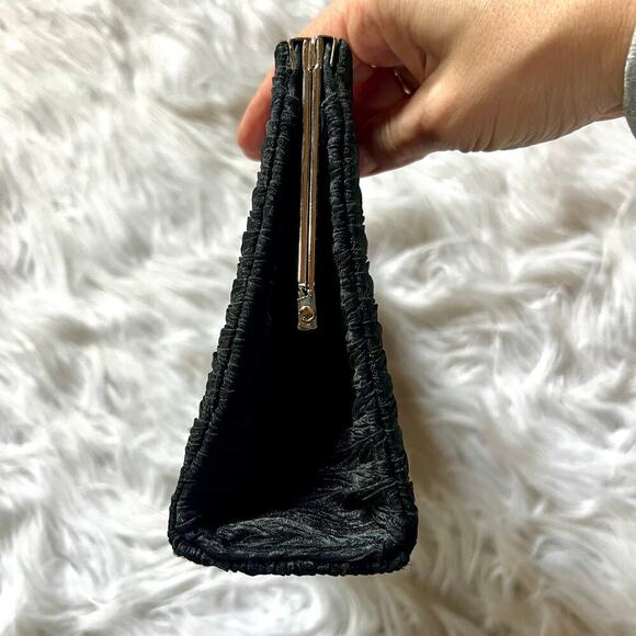 Textured black clutch - Picture 2 of 7